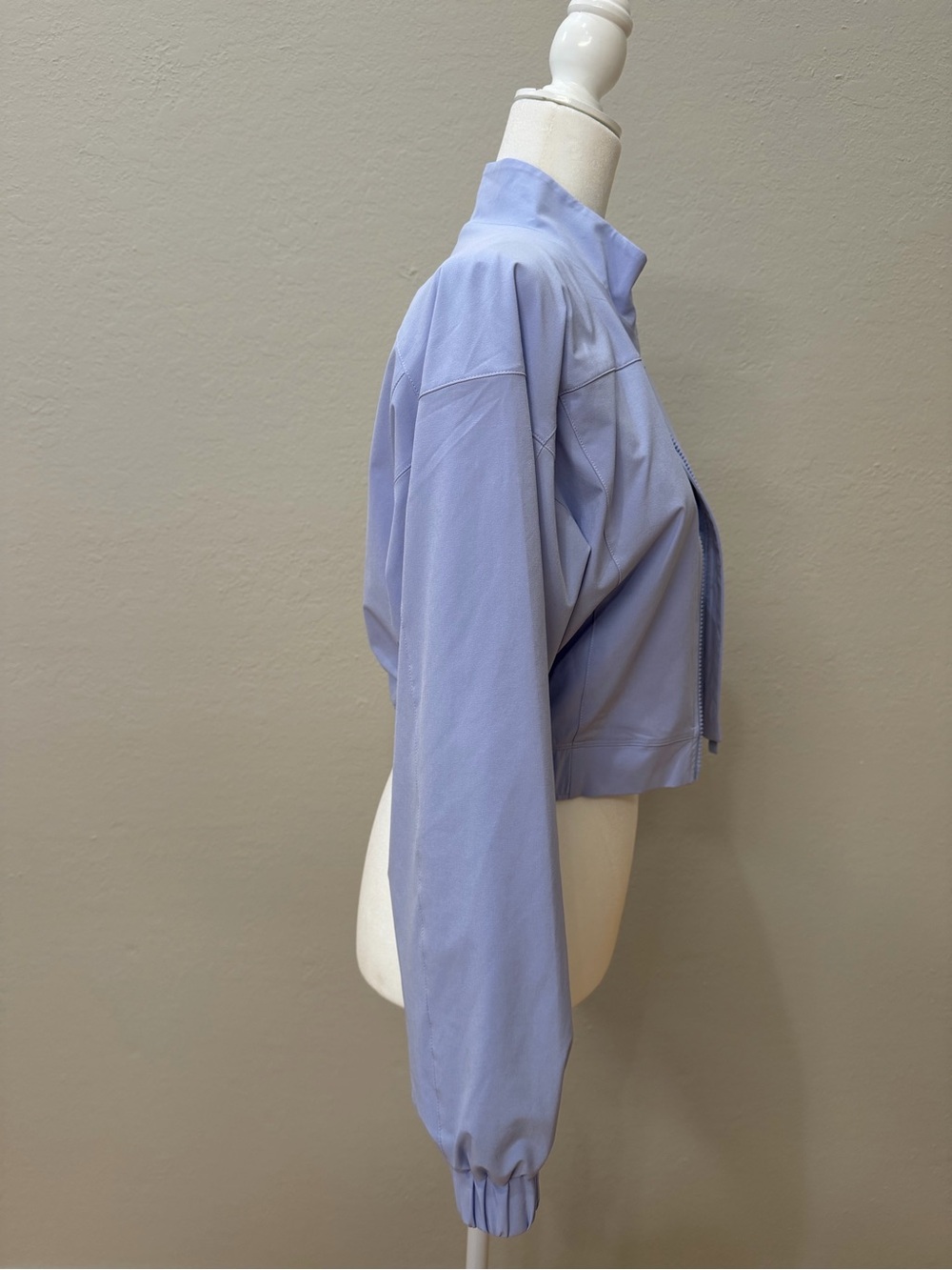 ALO Yoga Clubhouse Jacket Light Provence Blue Cropped Full Zip S NWOT - Picture 4 of 6